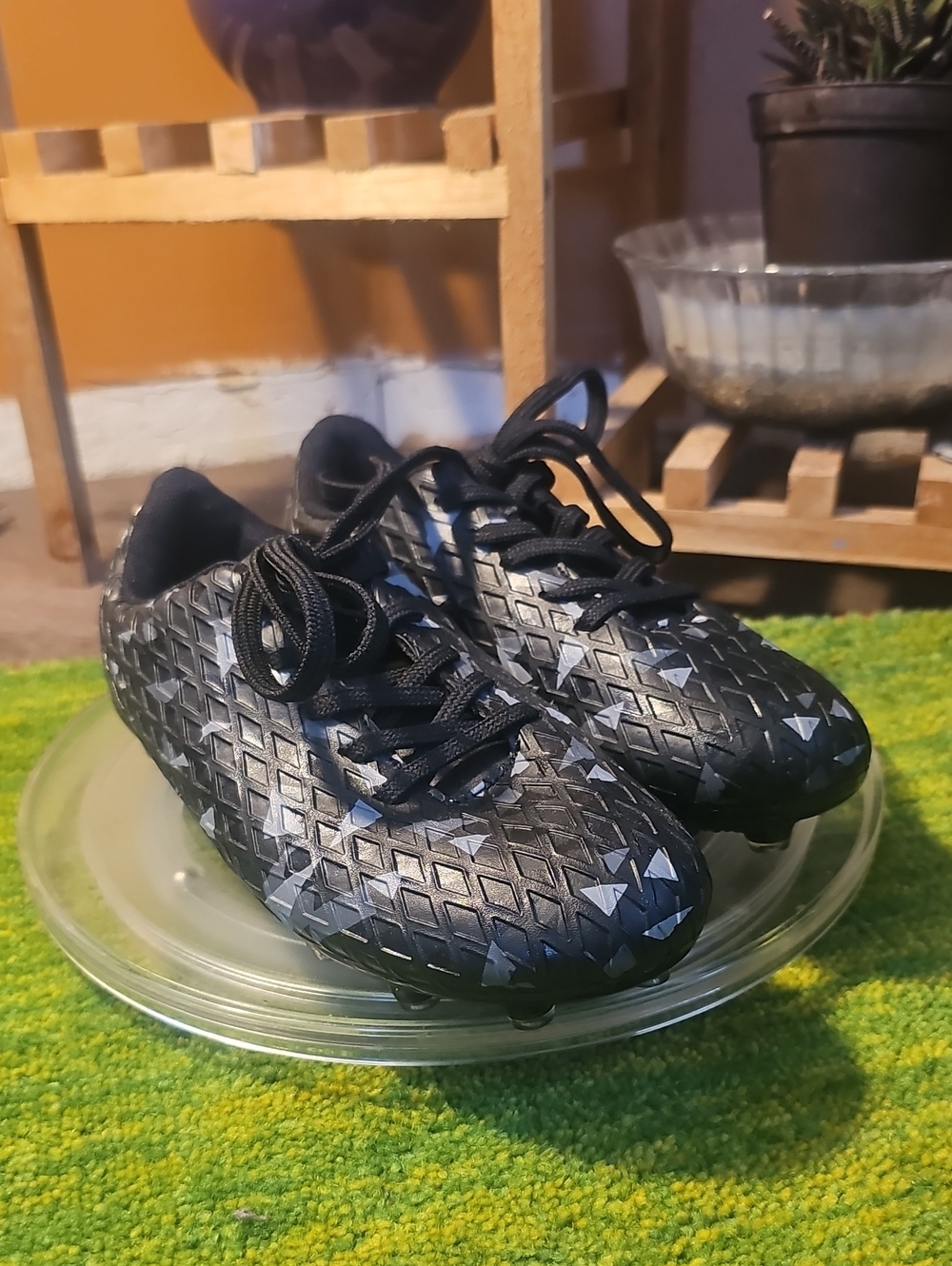 A2 PANDANINJIA Kids Soccer Cleats Sz 3 Black Grey